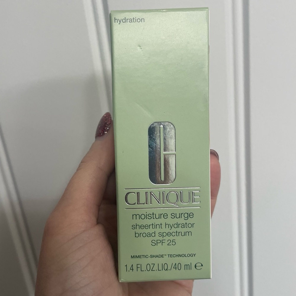 Clinique Moisture Surge Sheertint SPF 25